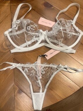 Agent Provocateur Sets: Sheer Floral Embroidered Underwire Bra & Thong Set